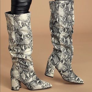 NWOB SNAKE BOOTS